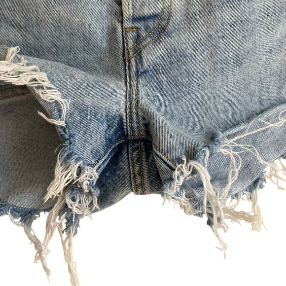 Levi’s 501® High Rise Womens Shorts Tango Light Wash Cut-off Button-fly Frayed - Picture 5 of 16